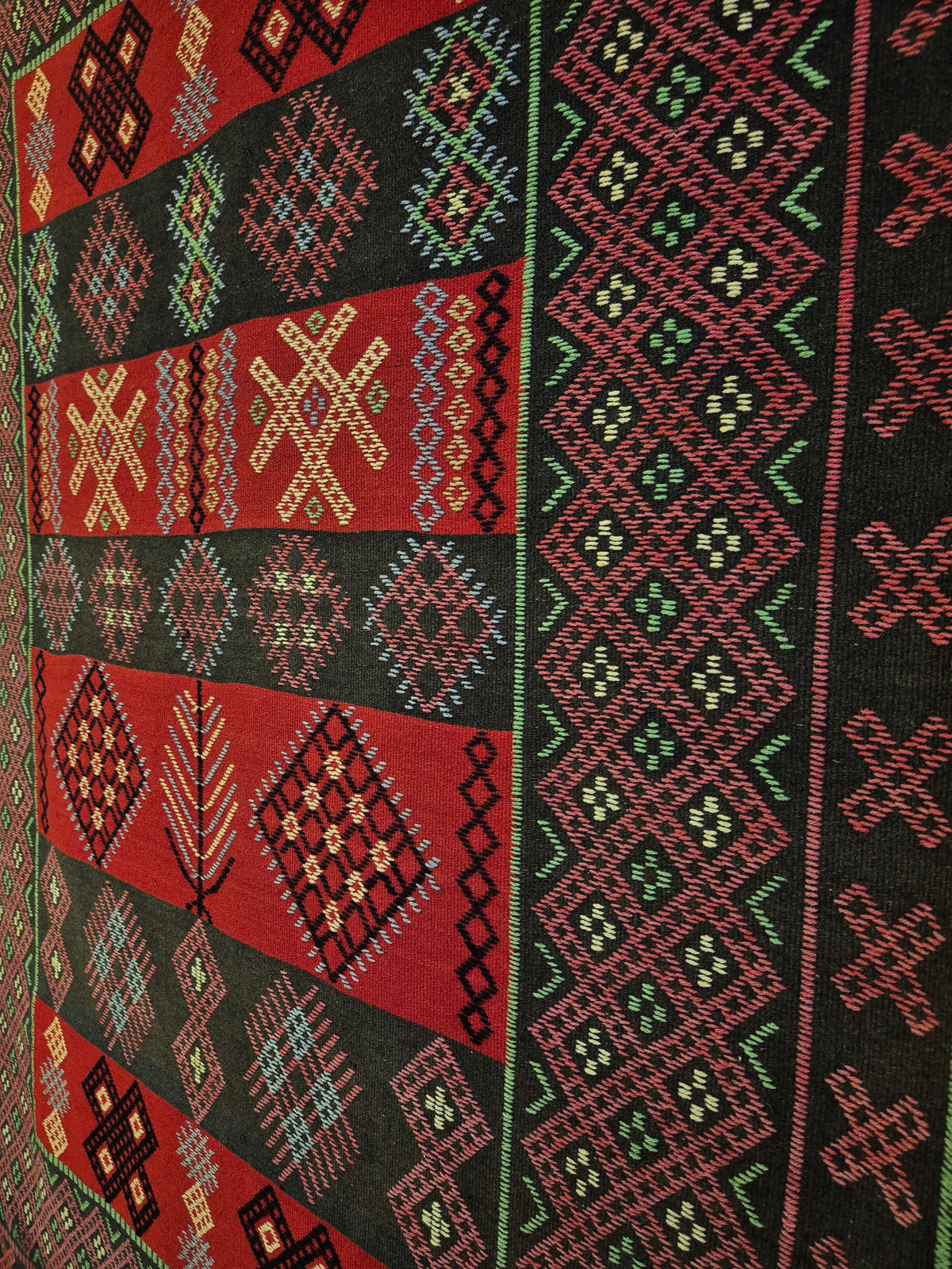 Karjalainen Finnish Ryijy Wall Rug 118 x 168 cm, Red and Black Geometric Nordic Textile, Traditional Woven Wall Hanging