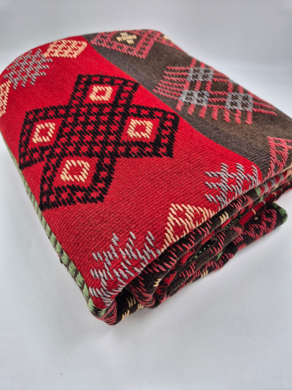Karjalainen Finnish Ryijy Wall Rug 118 x 168 cm, Red and Black Geometric Nordic Textile, Traditional Woven Wall Hanging