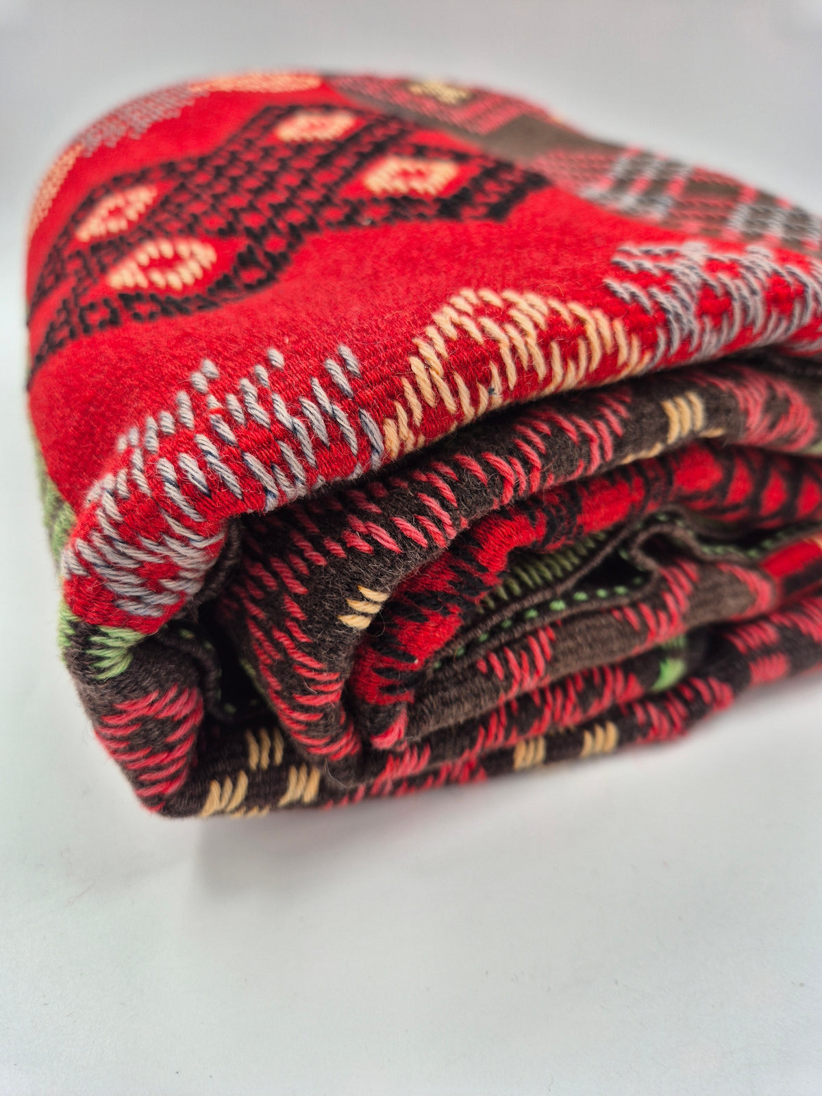 Karjalainen Finnish Ryijy Wall Rug 118 x 168 cm, Red and Black Geometric Nordic Textile, Traditional Woven Wall Hanging