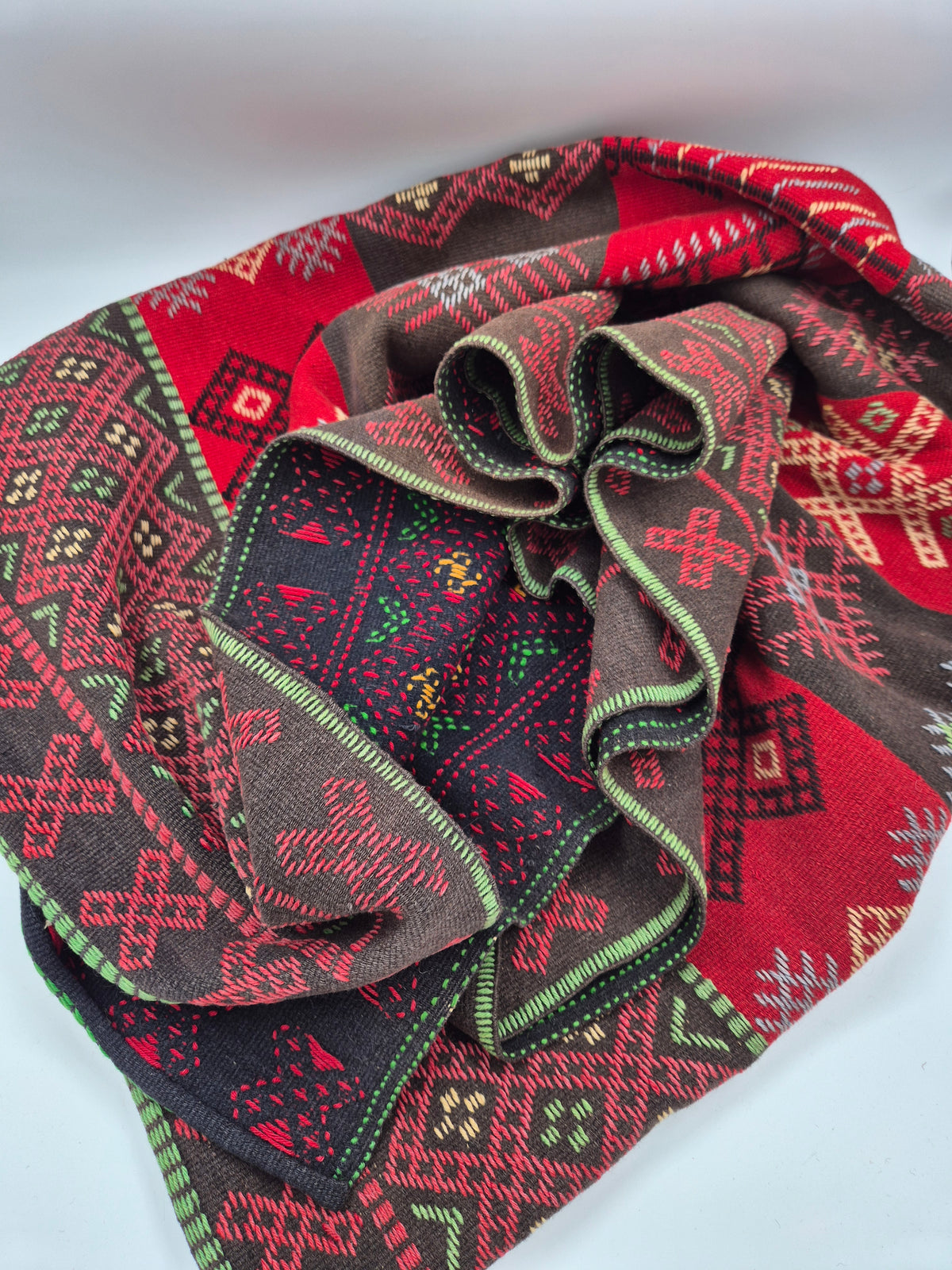 Karjalainen Finnish Ryijy Wall Rug 118 x 168 cm, Red and Black Geometric Nordic Textile, Traditional Woven Wall Hanging