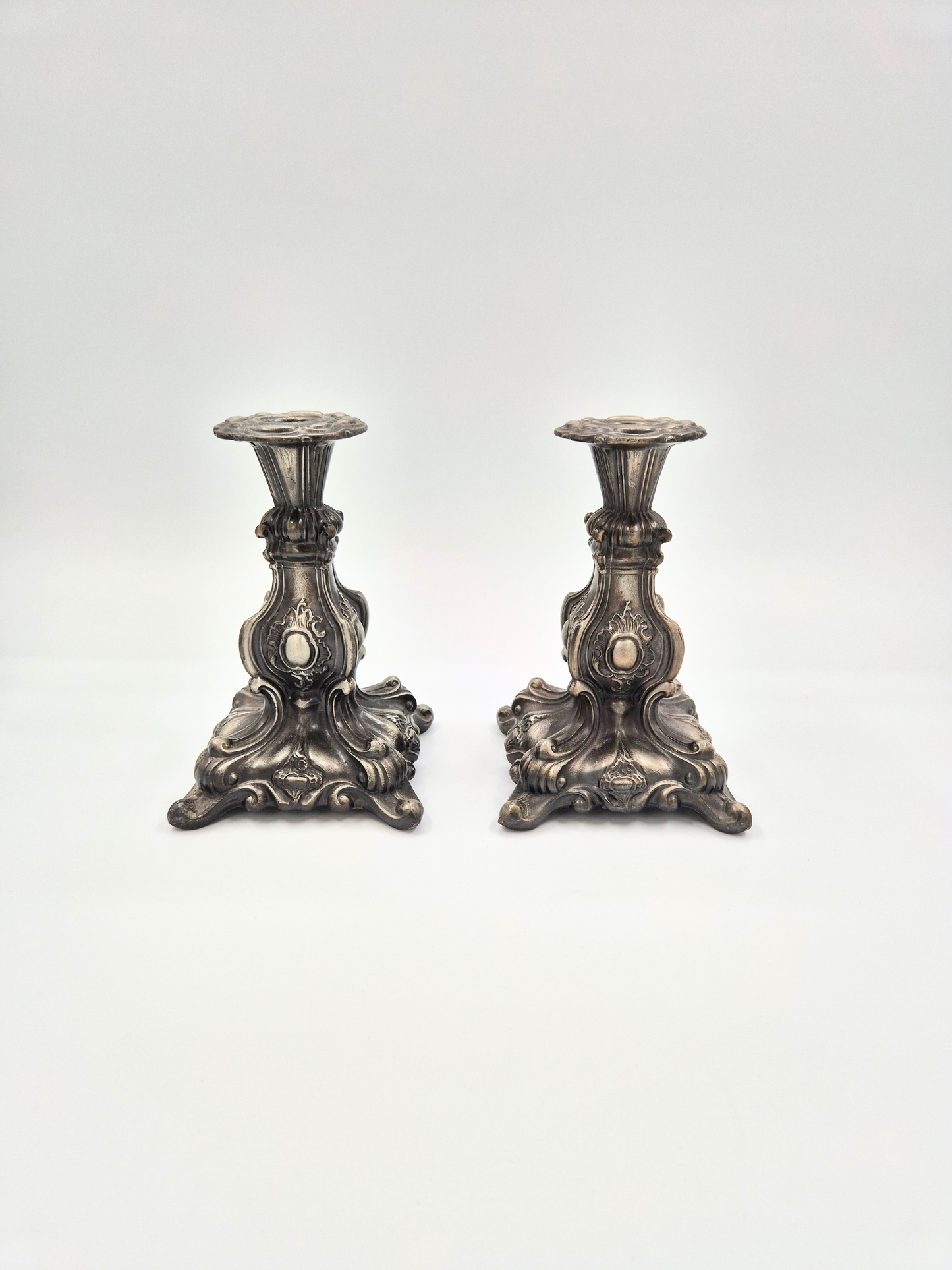 Pair of Vintage Baroque Style Candlesticks – Ornate Metal – 18 cm – Patinated