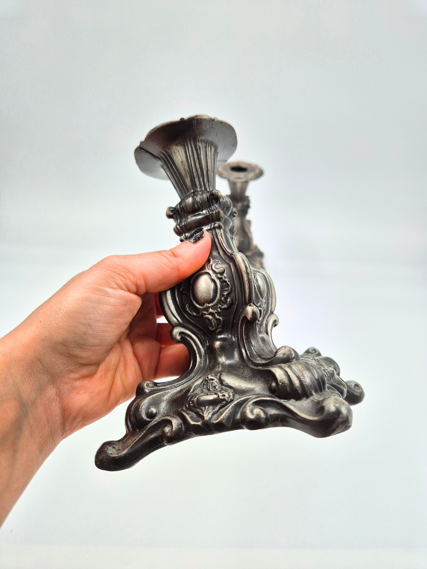 Pair of Vintage Baroque Style Candlesticks – Ornate Metal – 18 cm – Patinated
