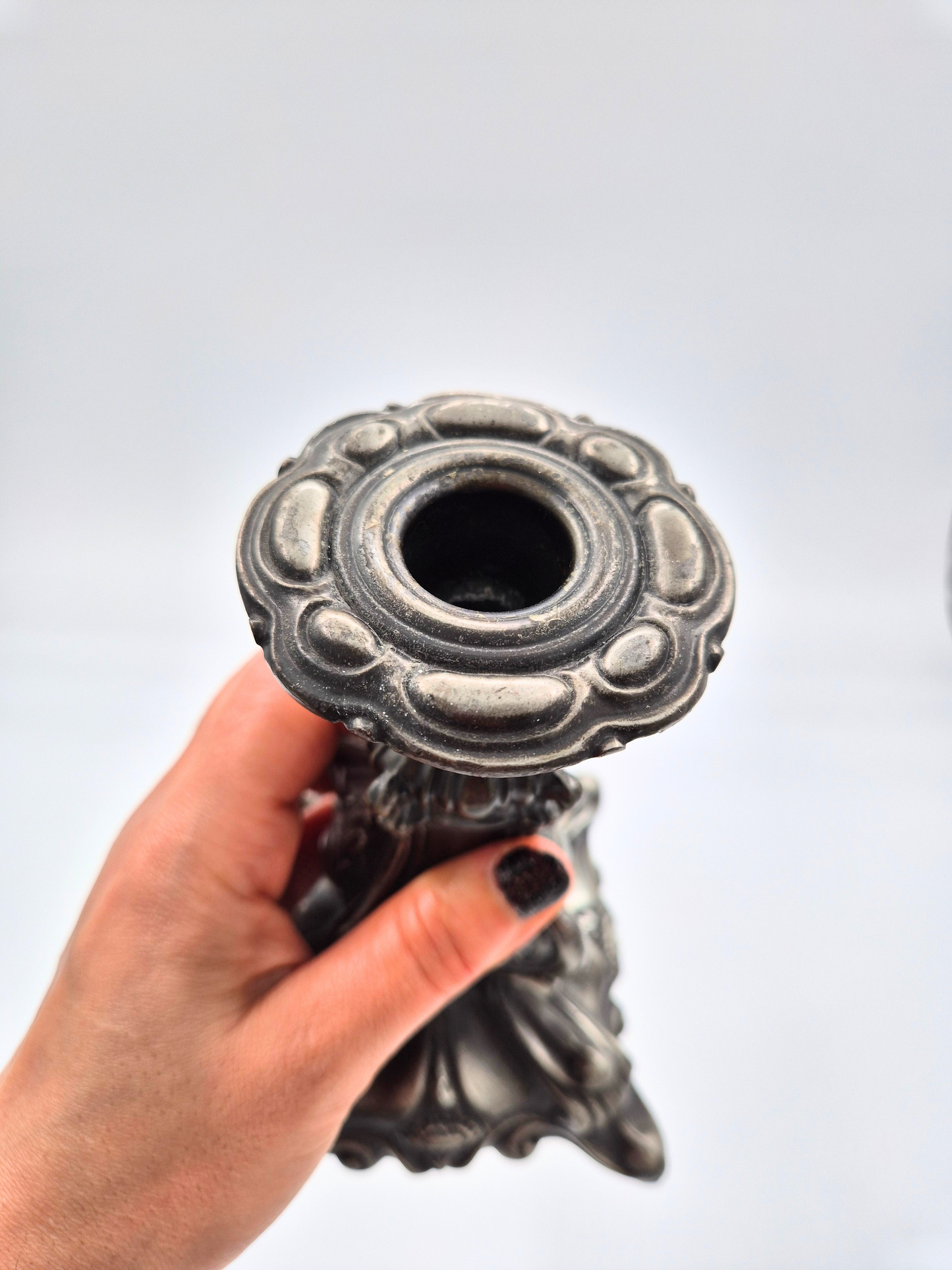 Pair of Vintage Baroque Style Candlesticks – Ornate Metal – 18 cm – Patinated