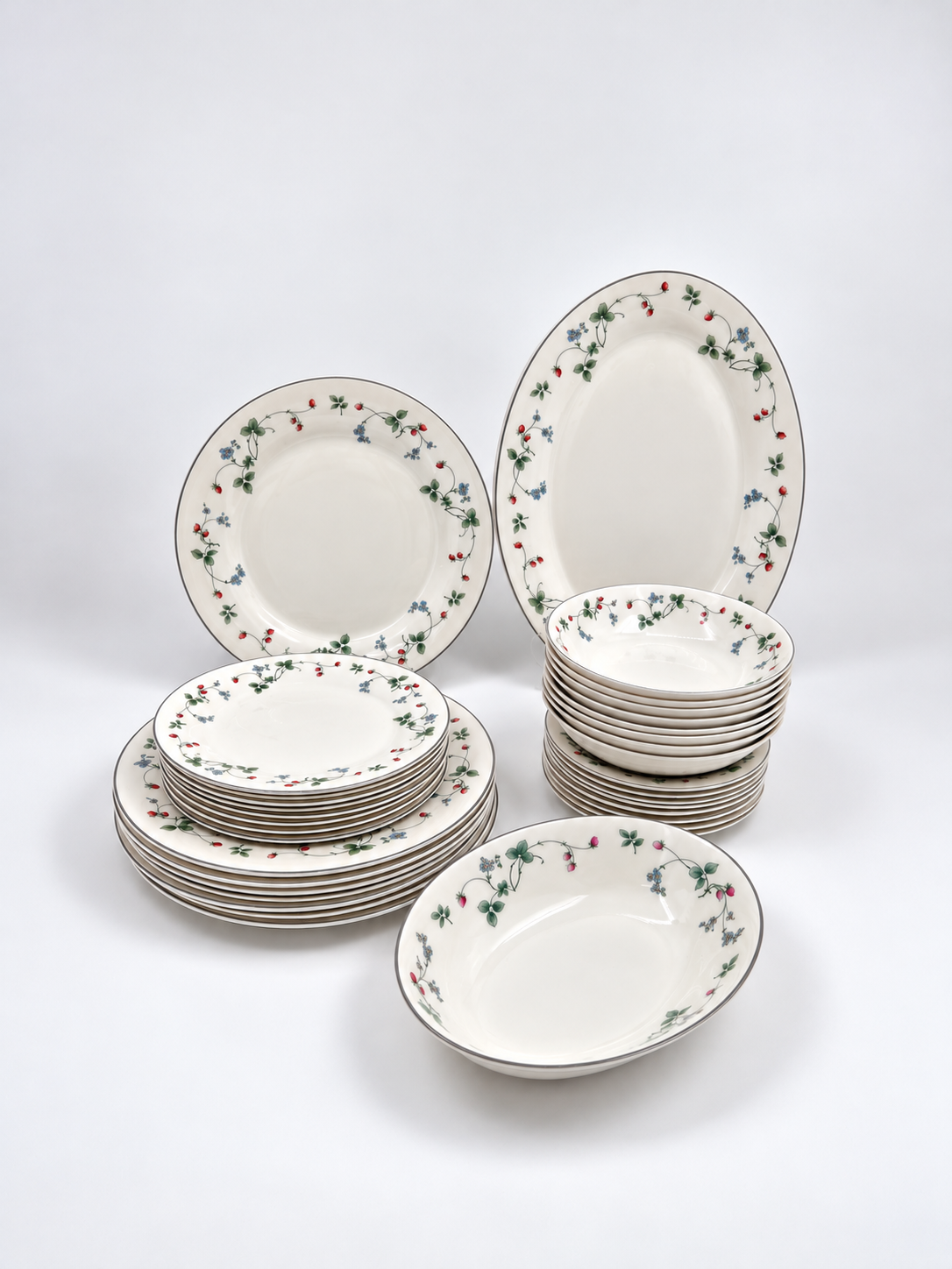 Vintage Royal Doulton Strawberry Fayre Dinnerware