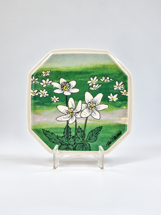 Arabia Valkovuokko Wall Plate 15cm, White Anemone, Uusimaa Provincial Flower, Toivo G Utriainen, Finnish Vintage Decor