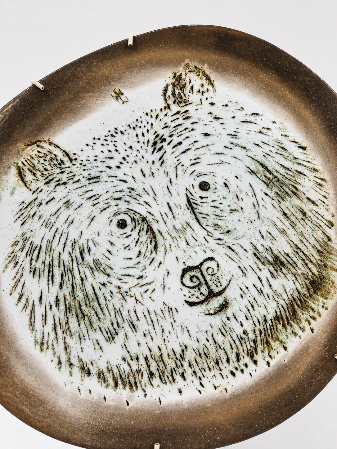 Oiva Toikka Nuutajärvi Fauna Fennica Bear Wall Plate 1983 | Finnish Vintage Glass Art