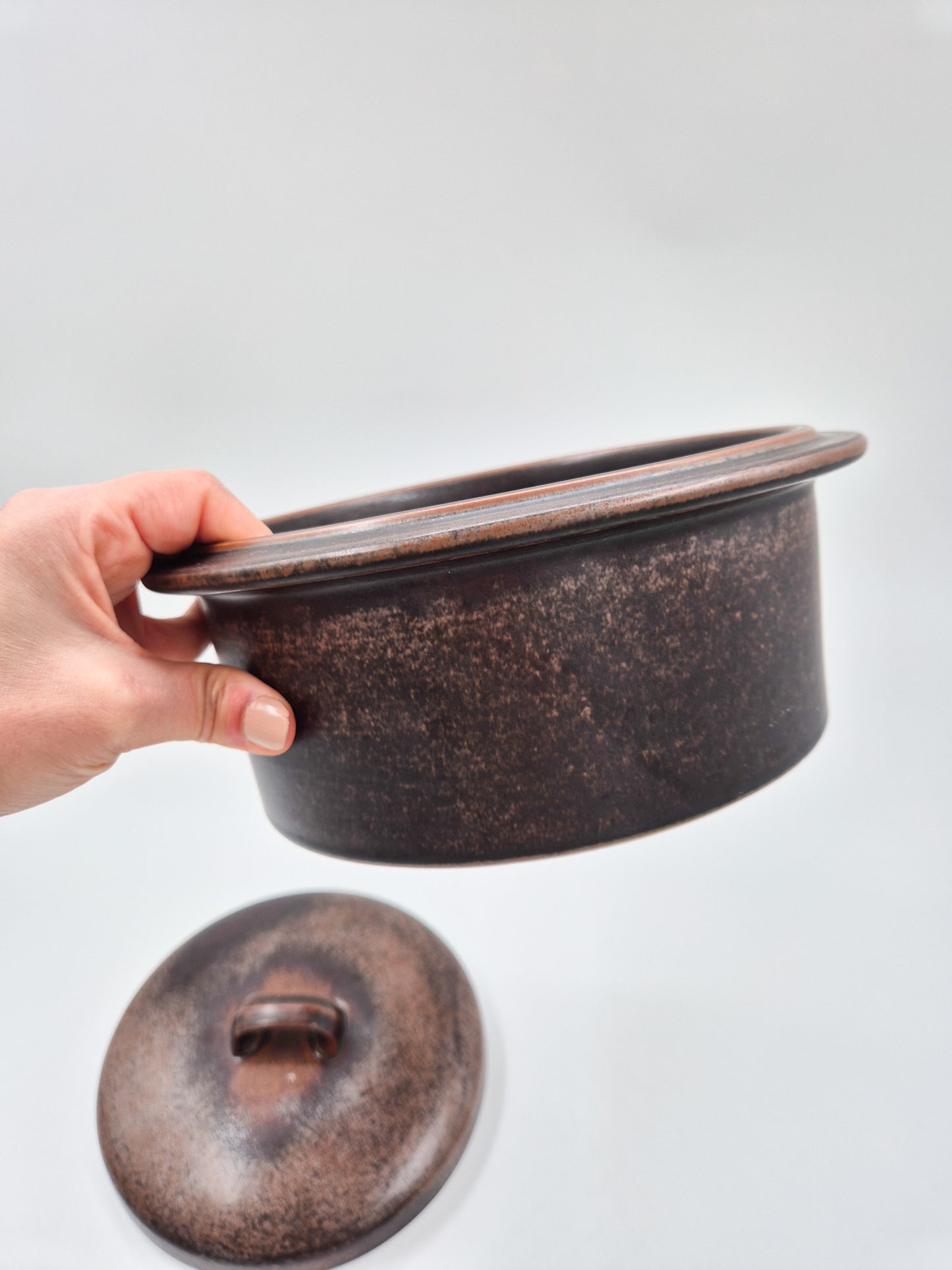 Arabia Ruska Lidded Bowl – Vintage Finnish Stoneware Serving Dish