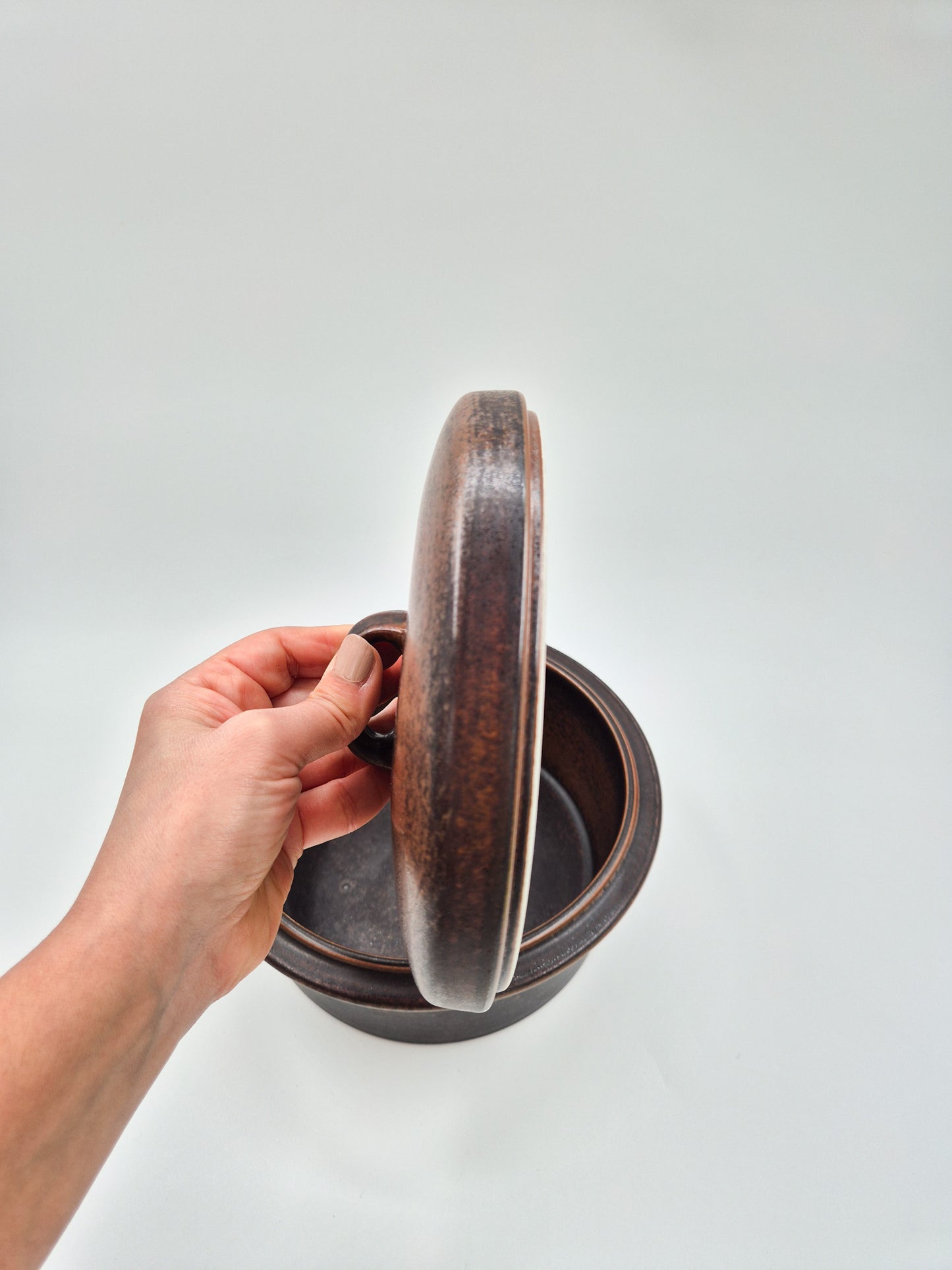 Arabia Ruska Lidded Bowl – Vintage Finnish Stoneware Serving Dish