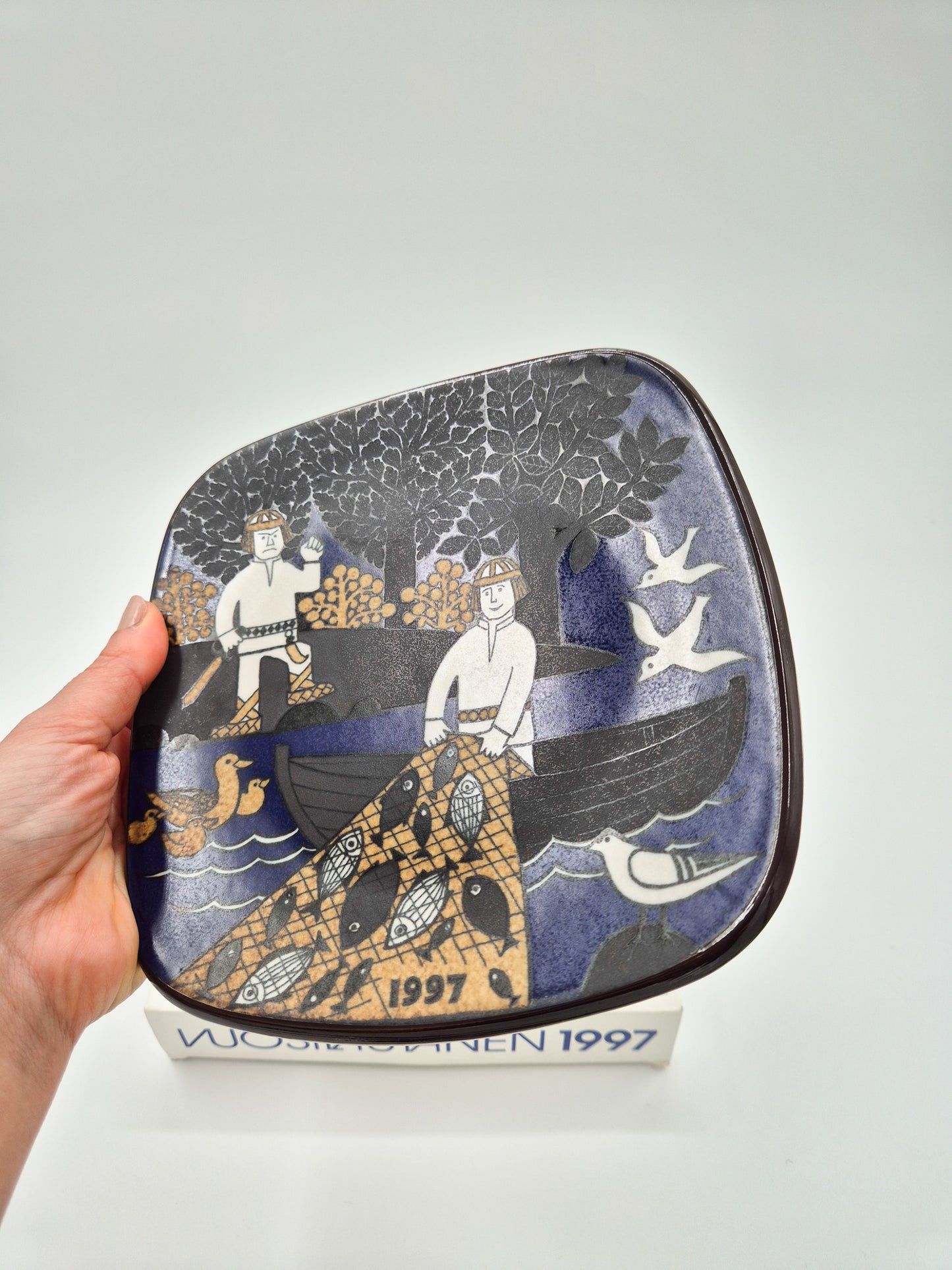 Arabia Kalevala Annual Wall Plate 1997