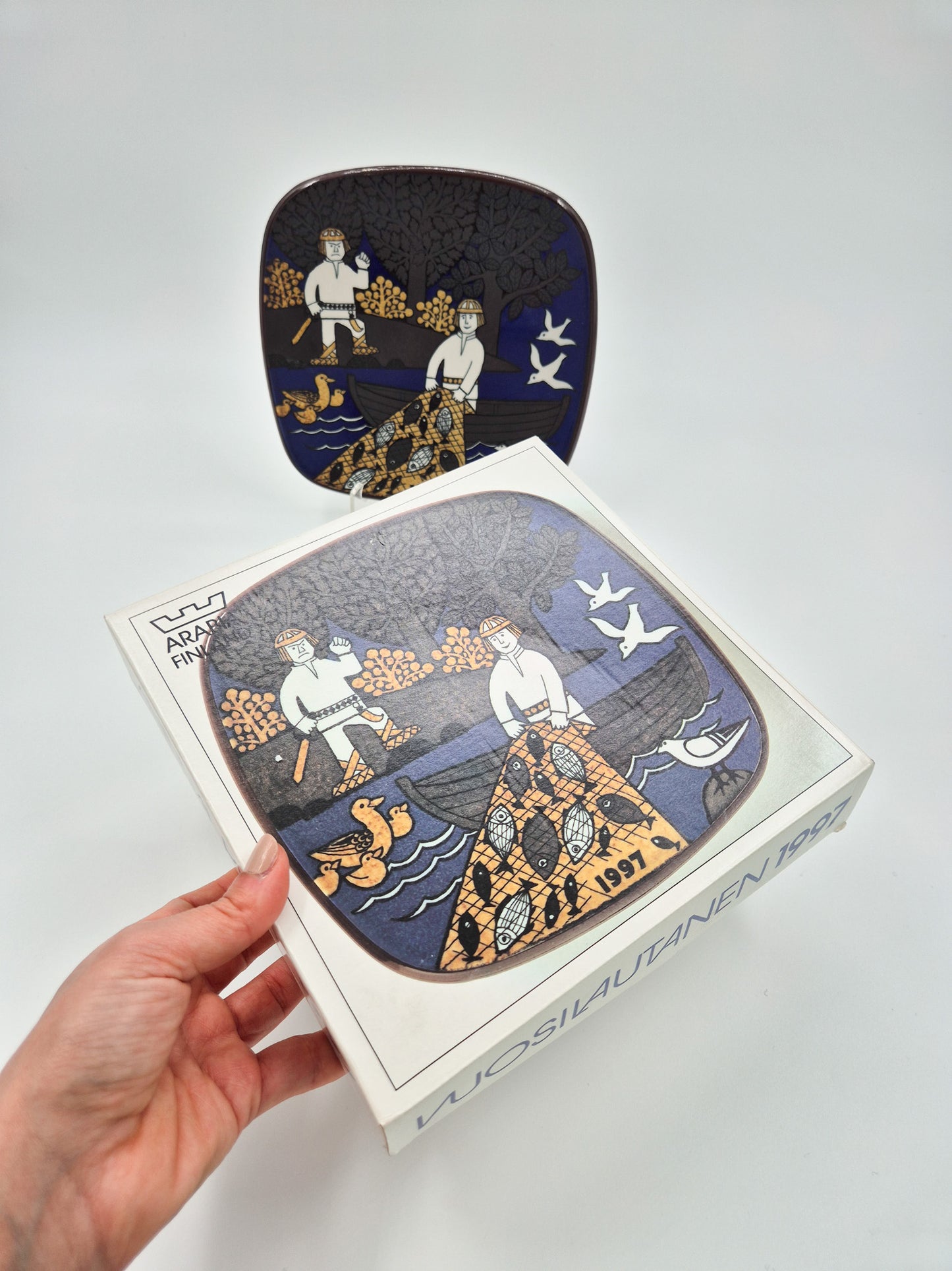 Arabia Kalevala Annual Wall Plate 1997