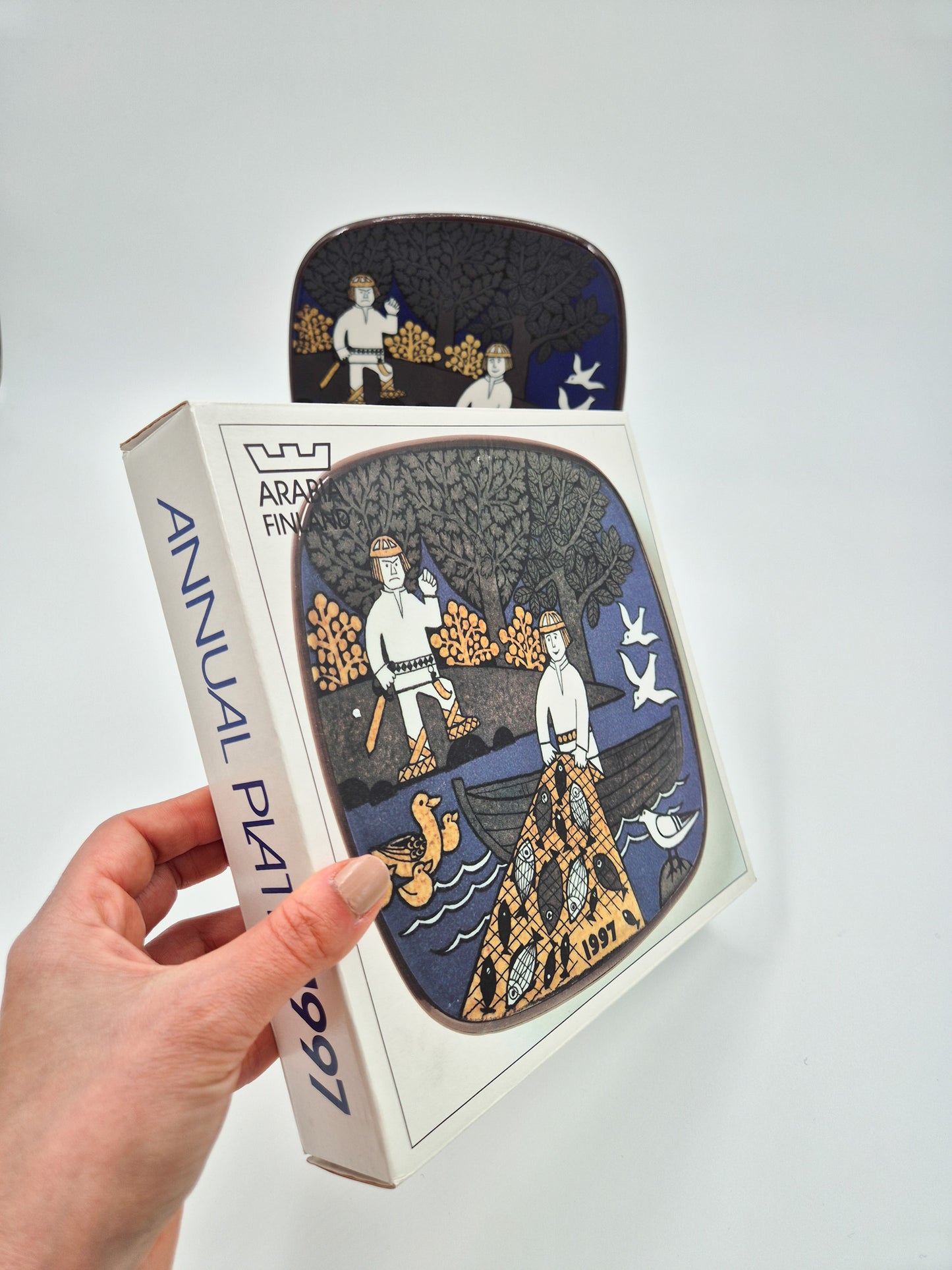 Arabia Kalevala Annual Wall Plate 1997
