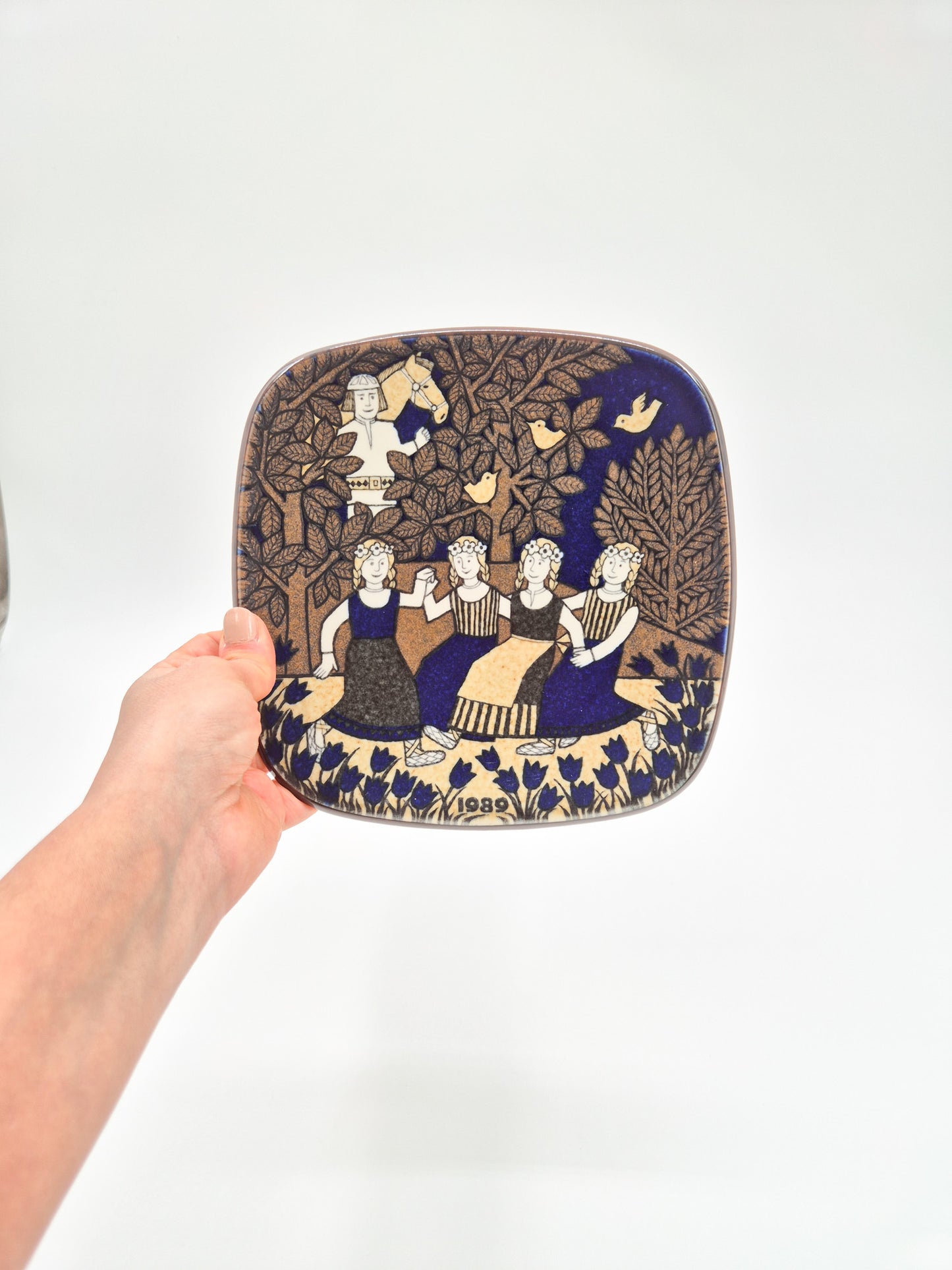 Arabia Kalevala Annual Plate 1989
