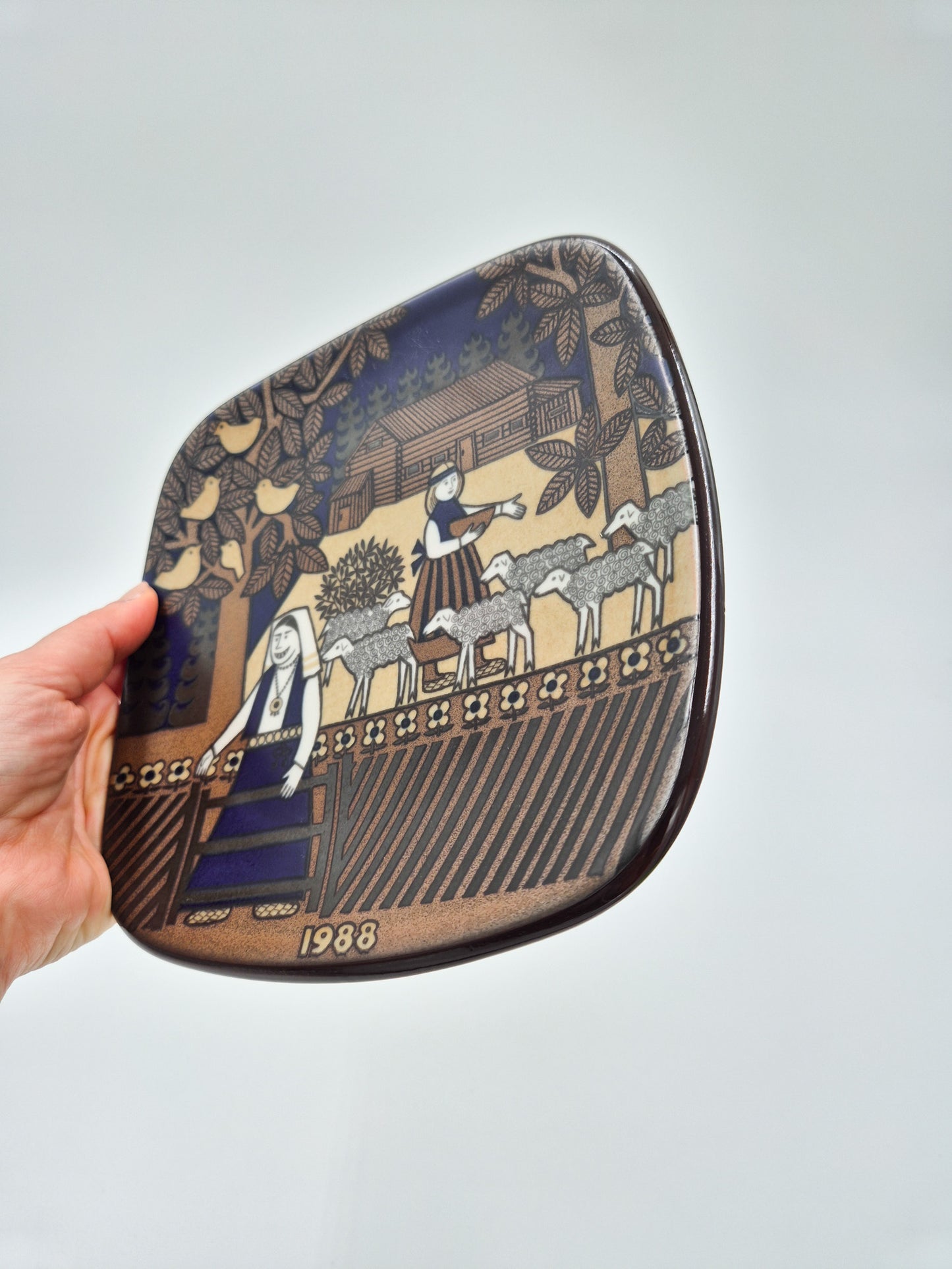Arabia Kalevala Annual Plate 1988