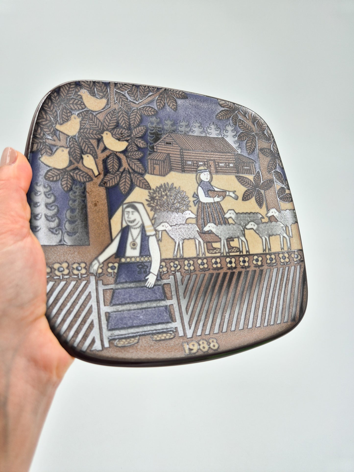 Arabia Kalevala Annual Plate 1988