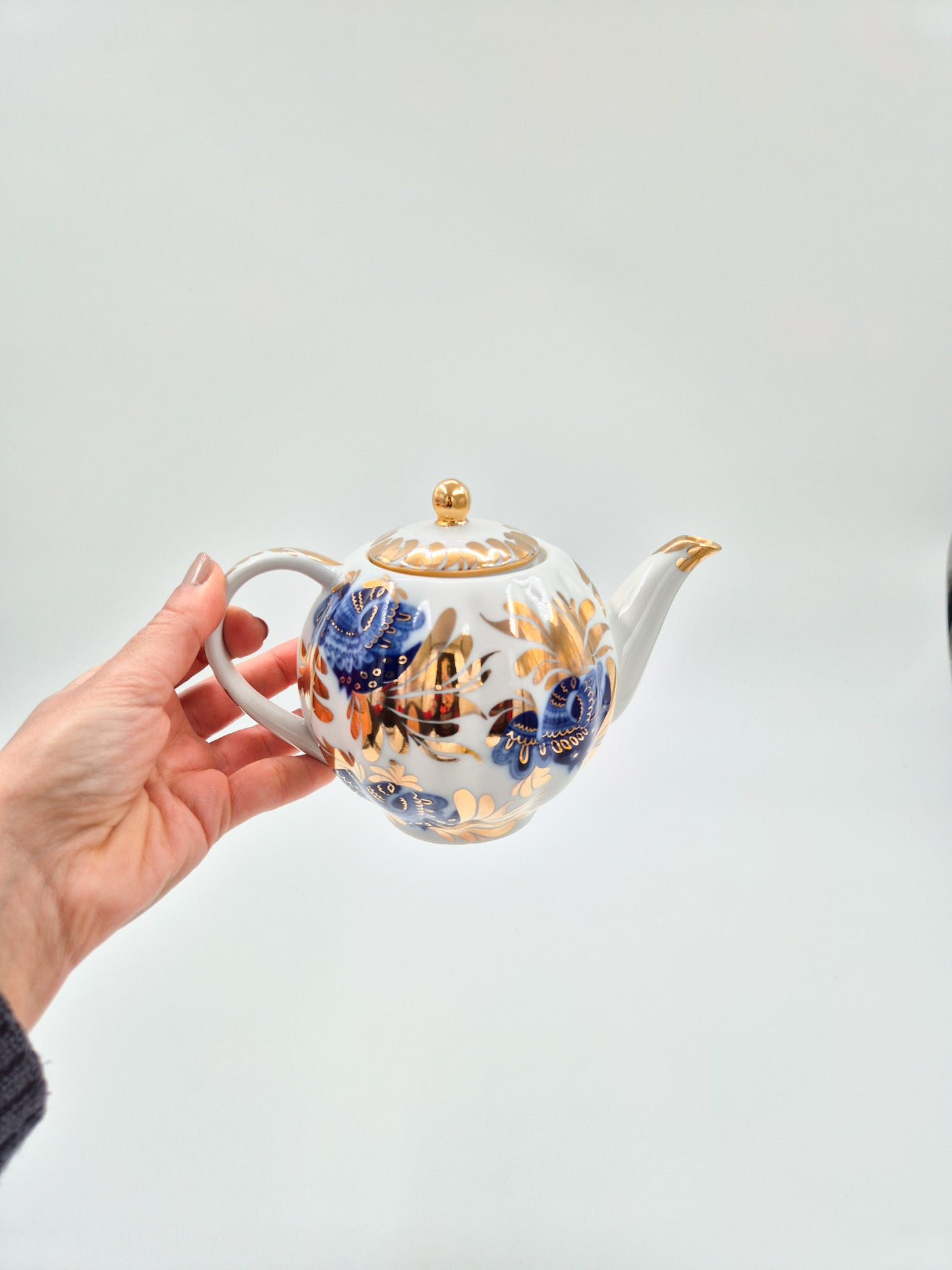 Lomonosov Golden Garden Teapot – Vintage USSR Porcelain