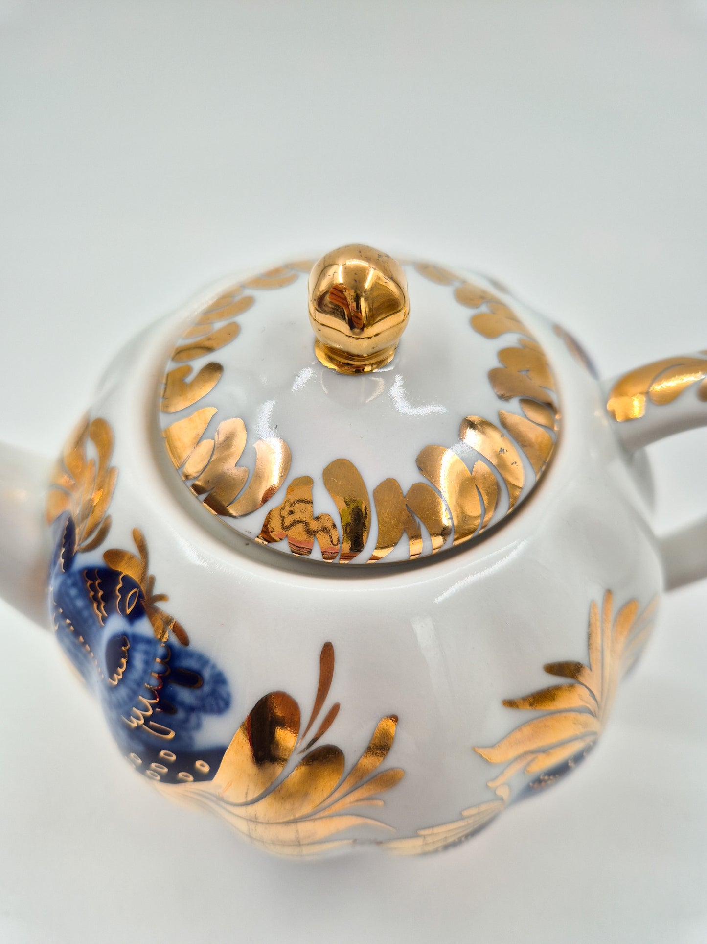 Lomonosov Golden Garden Teapot – Vintage USSR Porcelain