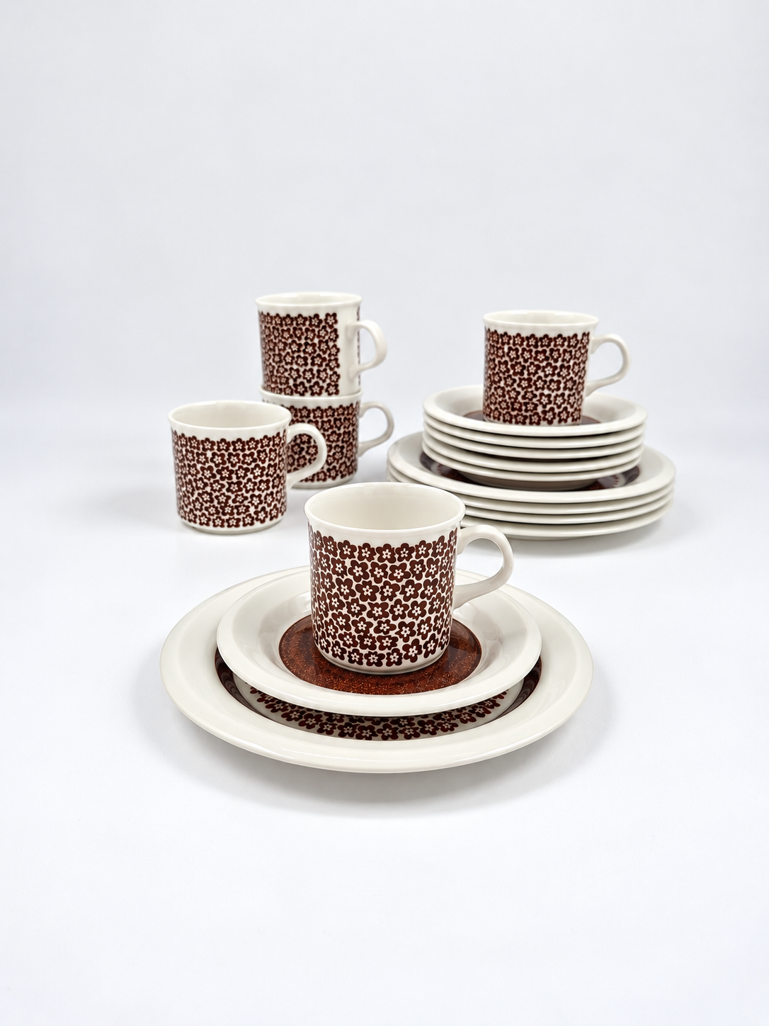 Arabia Faenza Brown Flower 16-piece, trio set, Inkeri Seppälä, Mocca, Espresso, Coffee Cups, 1973–1979