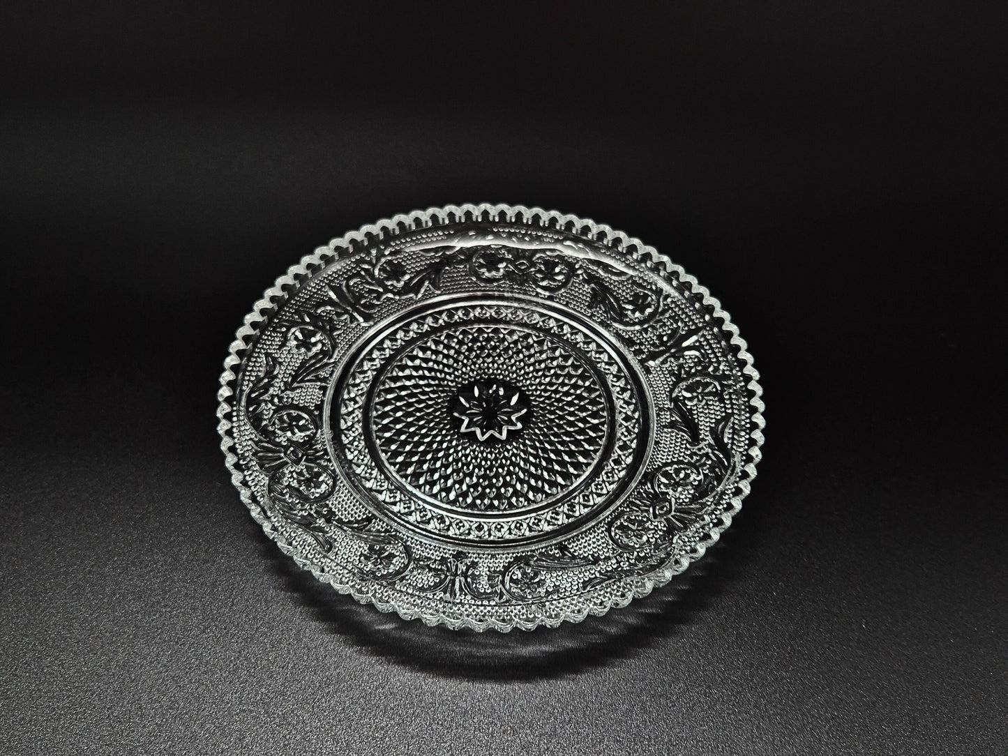 Vintage Dessert Plate – Elegant Retro Tableware (Set of Six)