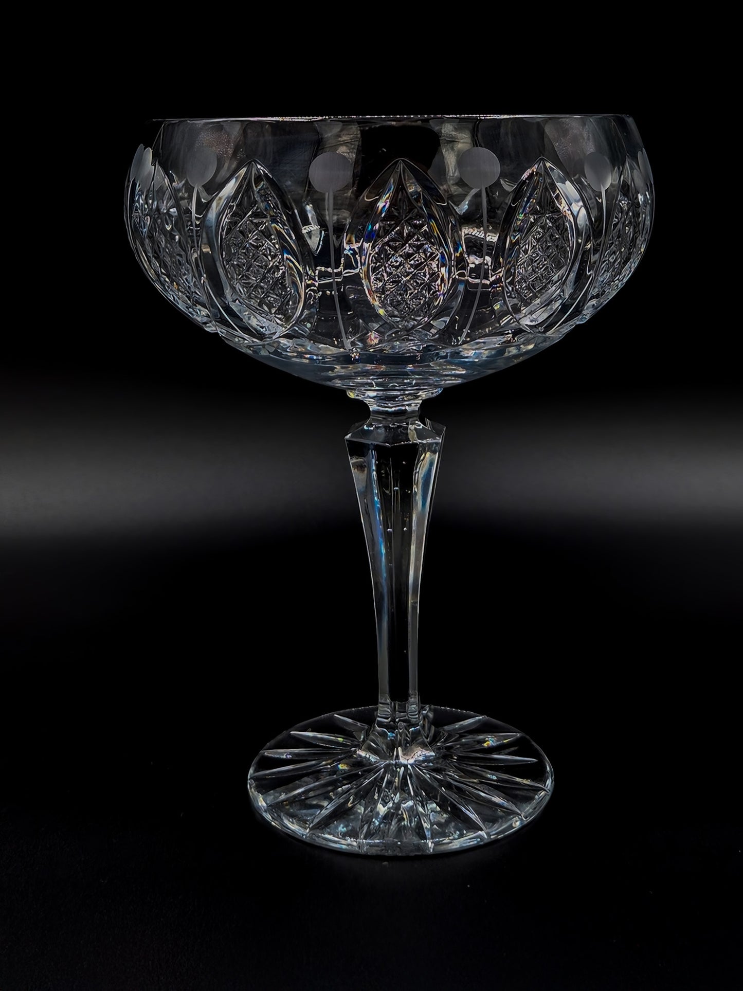 Plat en cristal sur pied vintage avec détails en émail